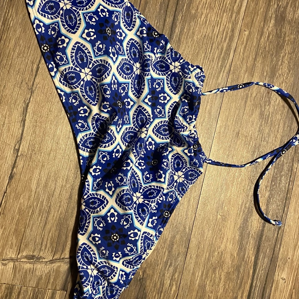 super cute bikini top, very supportive